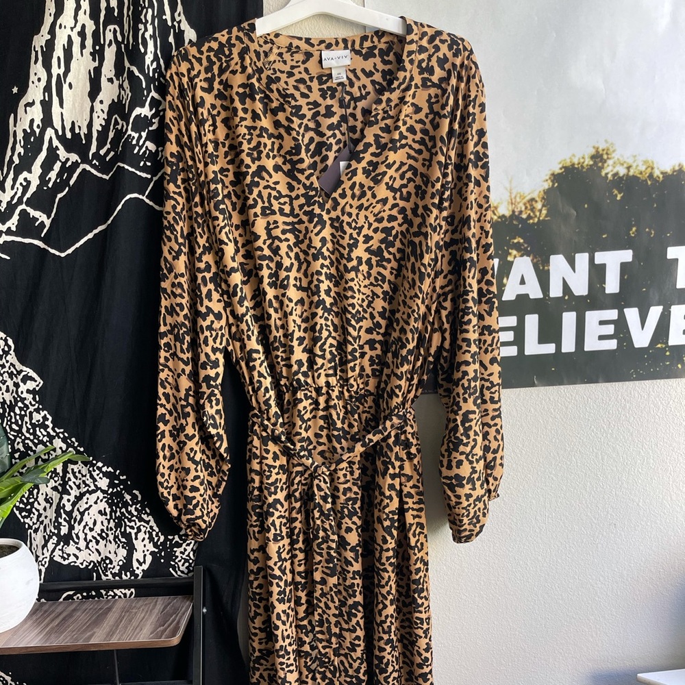 Plus size leopard print flowy midi dress